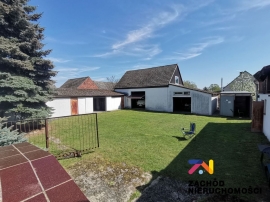 Dom z zabudowaniami - PoŁęcko